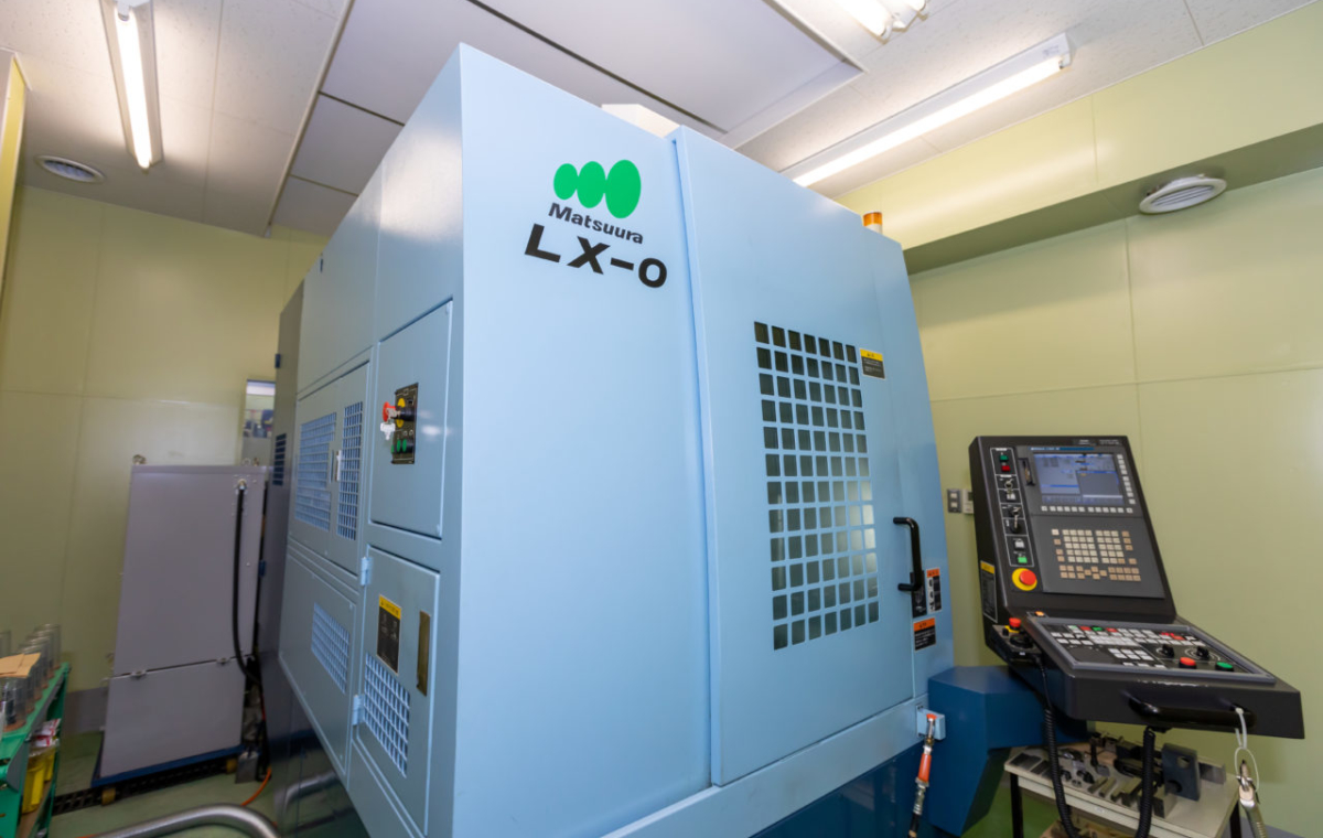 Mold manufacturing YUASA YARN GUIDE ENGINEERING CO.,LTD.