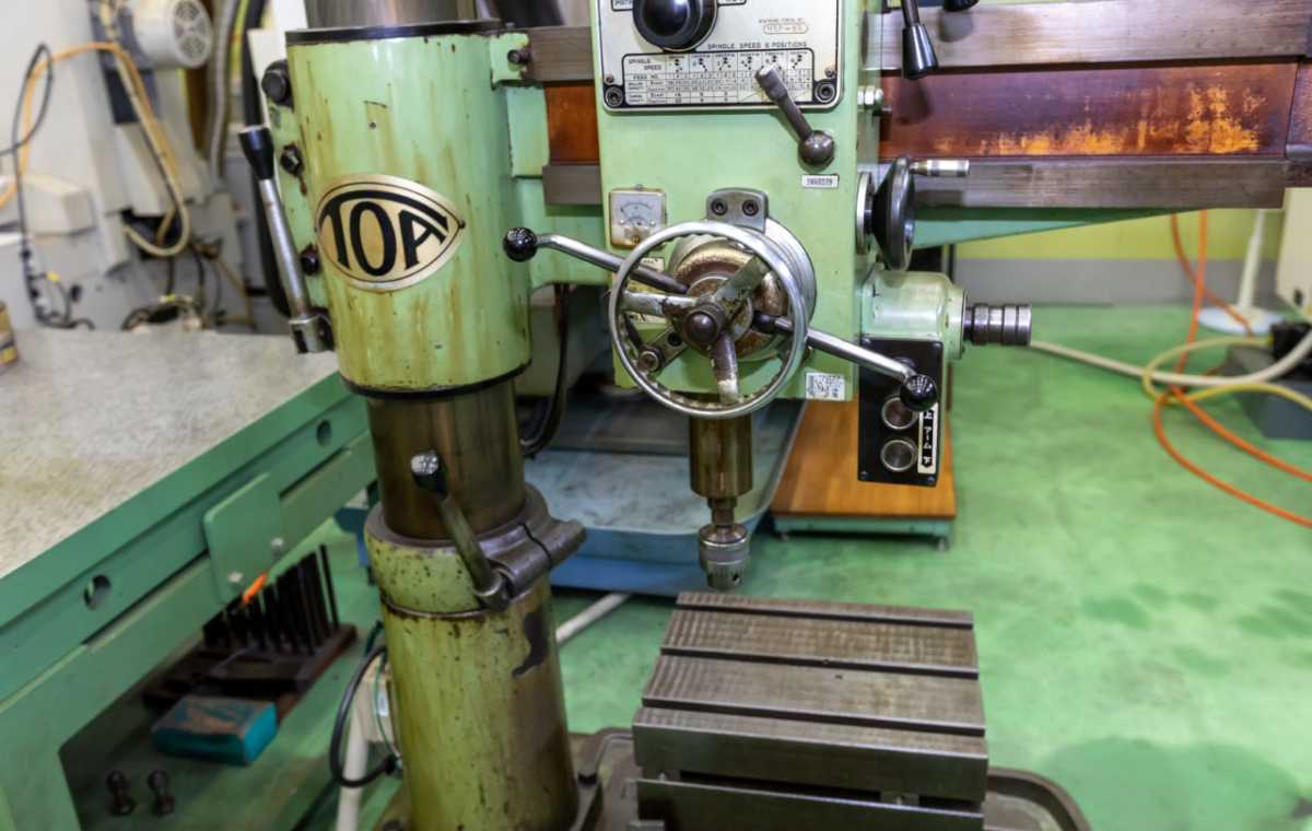 Mold manufacturing YUASA YARN GUIDE ENGINEERING CO.,LTD.